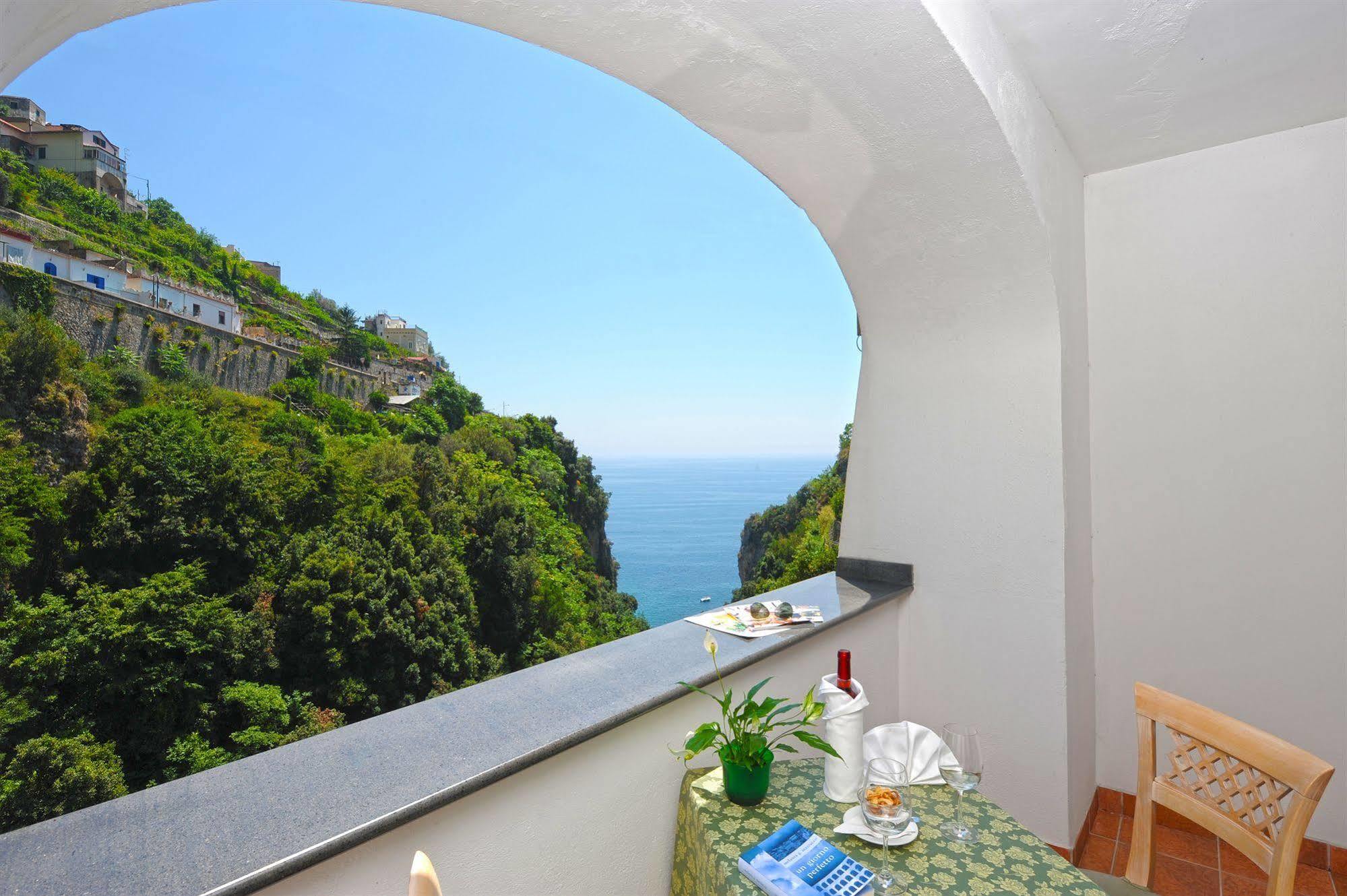 Hotel La Pergola Amalfi Exterior foto
